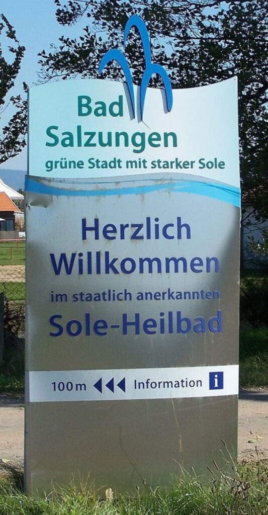 Herzlich willkommen: Foto mit der Aufschrift: Bad Salzungen, grüne Stadt mit starker Sole. Herzlich Willkommen im staatlich anerkannten Sole-Heilbad.